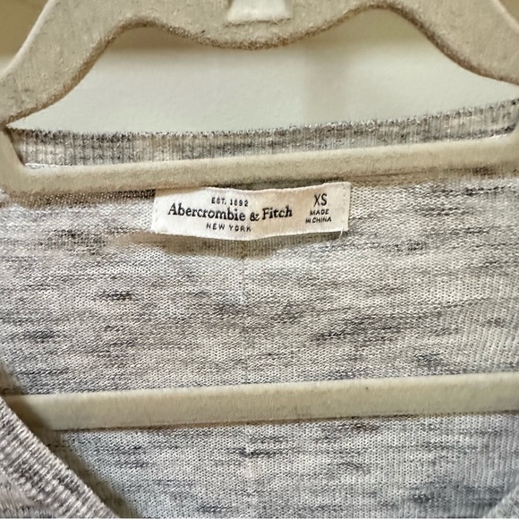Abercrombie Gray Sweater size XS - Picture 7 of 8